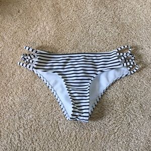 Hollister bikini bottom || XS
